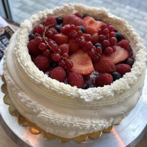 Tort Keto Berry Pavlova